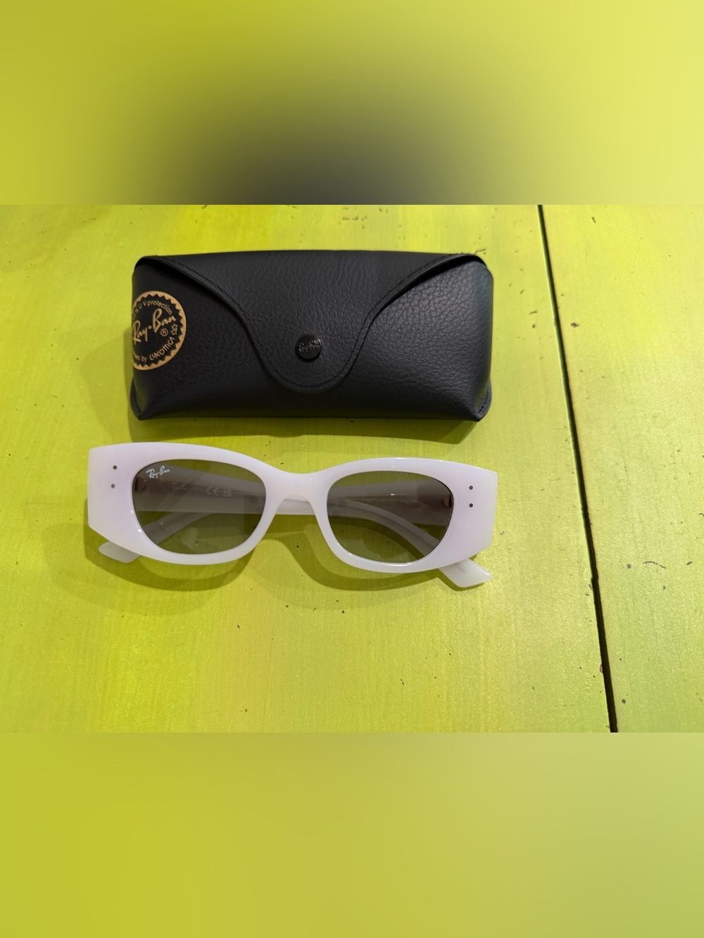 Ray-Ban White Cat-Eye Sunglasses with Gray Gradient Lenses
